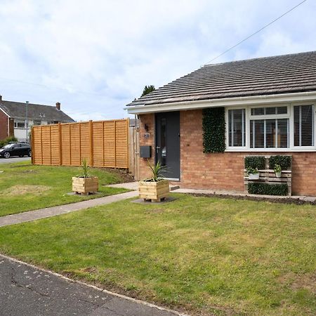 Bungalow In Keynsham Exterior foto